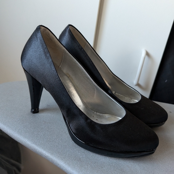 Black Italian pumps - Picture 1 of 8